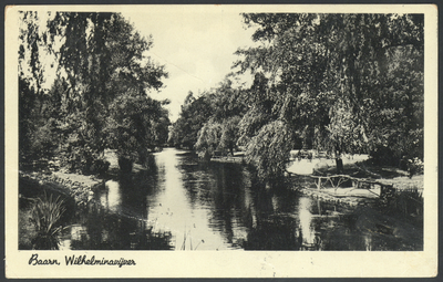 16945 Gezicht op de Wilhelminavijver te Baarn.